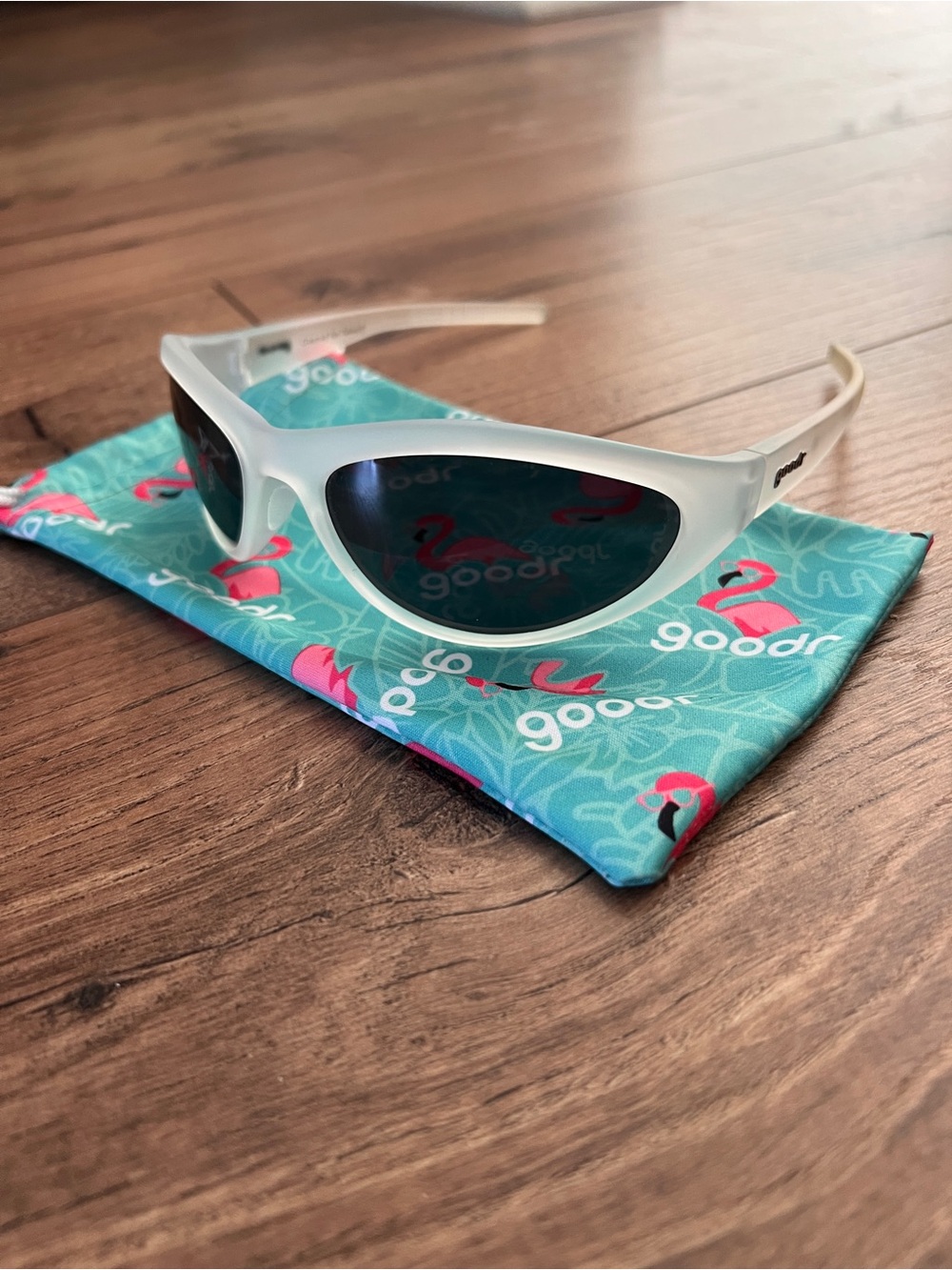 White Polarized Women's Sunglasses with Teal Flamingo Pouch